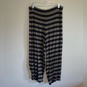 Comfy USA, pants , style: striped pants. Size, Large.